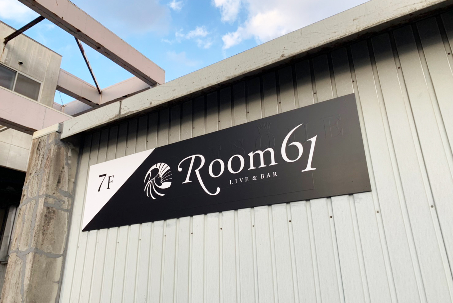 LIVE & BAR Room61